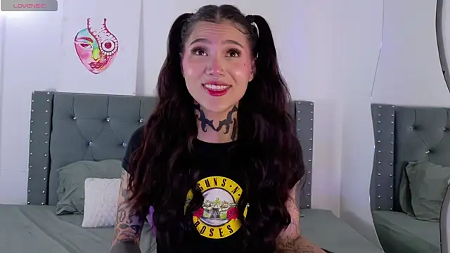 sara queen10 online show from 25, 9, 2025