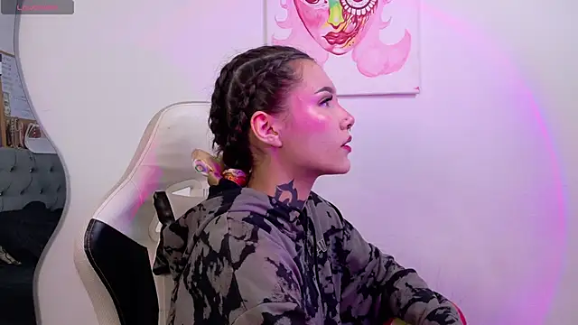 sara queen10 online show from 1, 10, 2025