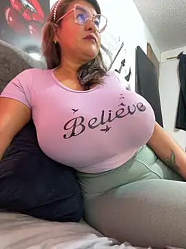 Snapshot of AlexxiaaMat chatting on 13, 10, 2025 AlexxiaaMat online show from 13, 10, 2025