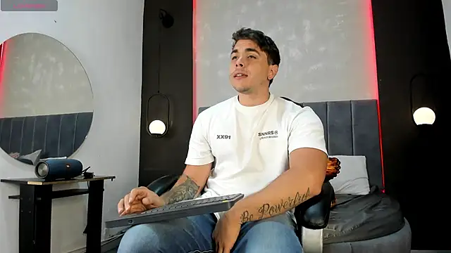 Liam walk  online show from 6, 10, 2025