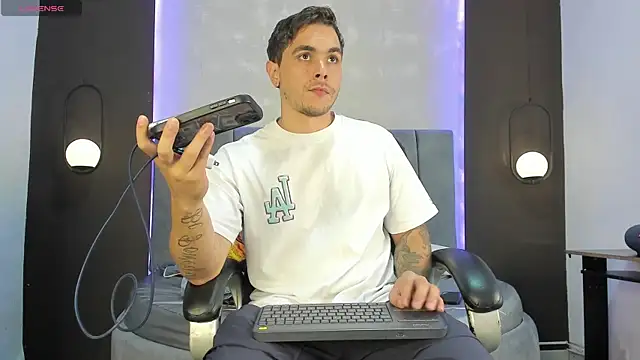 Liam walk  online show from 21, 10, 2025