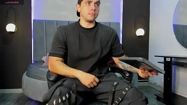 Liam walk  online show from 12, 9, 2025