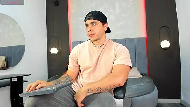 Liam walk  online show from 24, 9, 2025