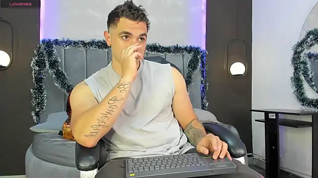 Liam walk  online show from 21, 11, 2025