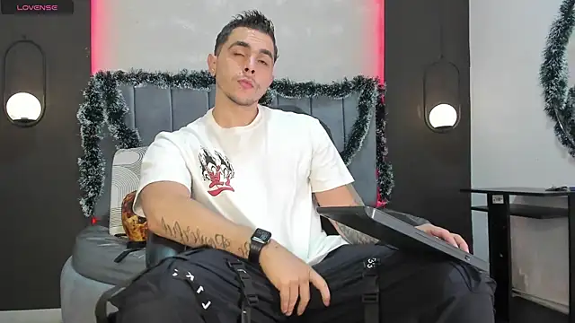 Liam walk  online show from 28, 11, 2025