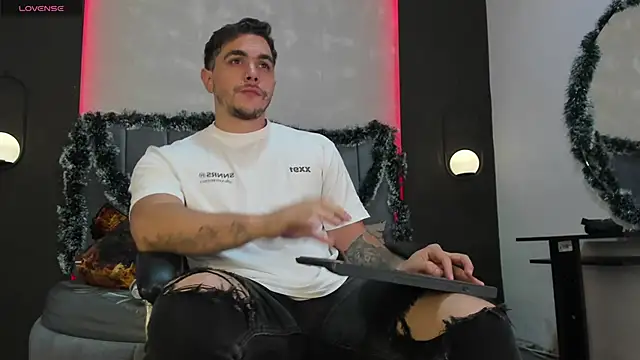 Liam walk  online show from 4, 12, 2025