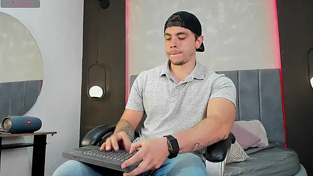 Liam walk  online show from 26, 9, 2025