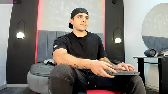 Liam walk  online show from 19, 9, 2025