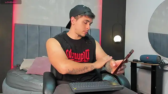 Liam walk  online show from 16, 9, 2025