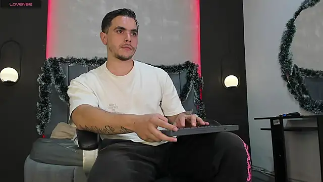 Liam walk  online show from 3, 12, 2025