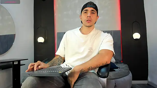 Liam walk  online show from 23, 9, 2025