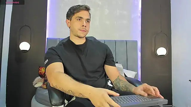 Liam walk  online show from 20, 10, 2025