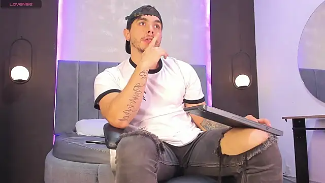 Liam walk  online show from 10, 11, 2025