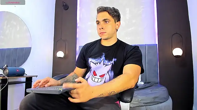 Liam walk  online show from 14, 10, 2025