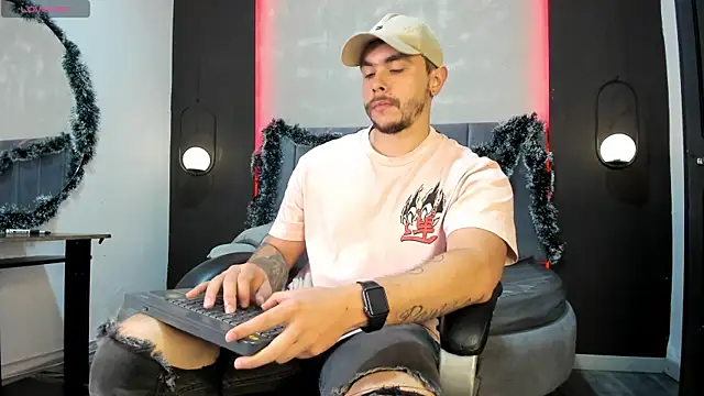 Liam walk  online show from 22, 12, 2025