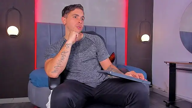 Liam walk  online show from 17, 4, 2026