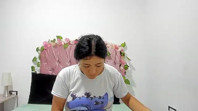 ivy moon05 online show from 4, 10, 2025