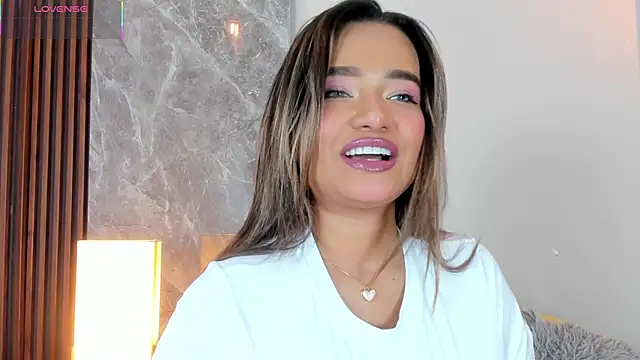 Emma hunter  online show from 25, 10, 2025