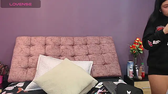 KateWelsin online show from 1, 12, 2025