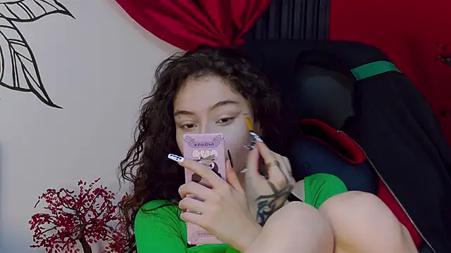 RavennMoonn online show from 3, 10, 2025