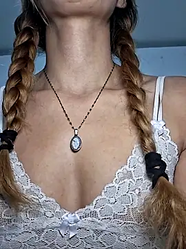 Snapshot of Elianasuarezz chatting on 10, 6, 2026 Elianasuarezz online show from 10, 6, 2026