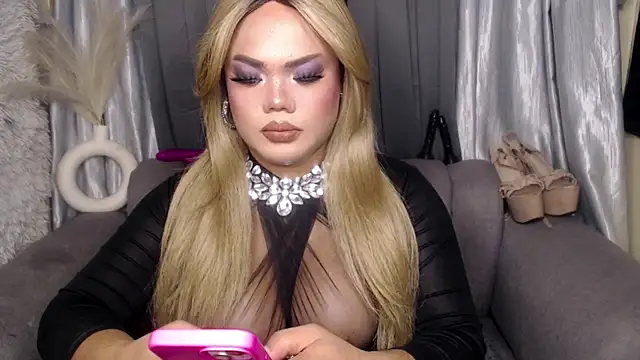 10inchs Maxie online show from 26, 11, 2025