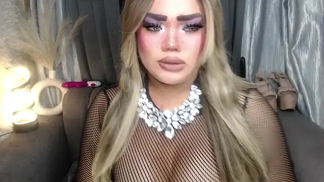 10inchs Maxie online show from 29, 11, 2025