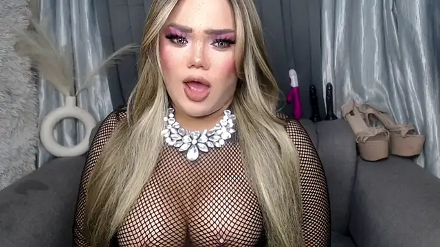 10inchs Maxie online show from 24, 11, 2025