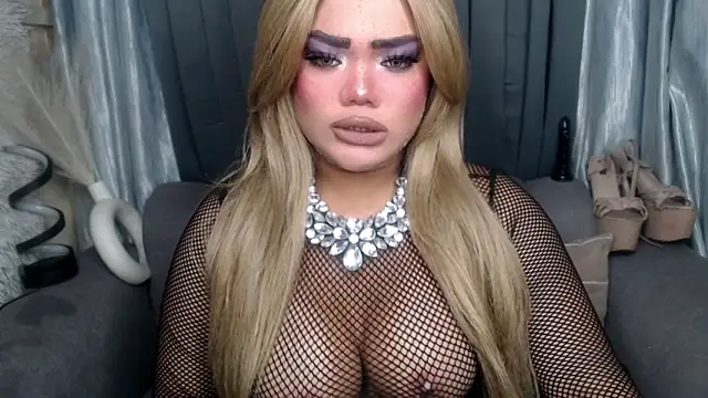 10inchs Maxie online show from 30, 11, 2025