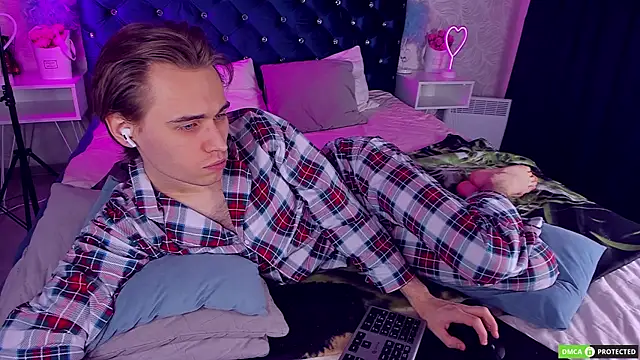 WilliamDyson online show from 4, 12, 2025