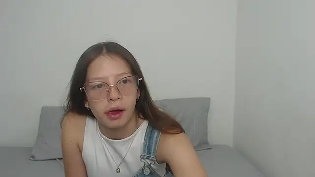 Snapshot of Tiiana chatting on 3, 10, 2025 Tiiana online show from 3, 10, 2025