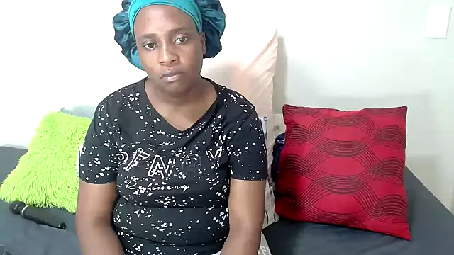 QueenRomaxx1 online show from 19, 10, 2025