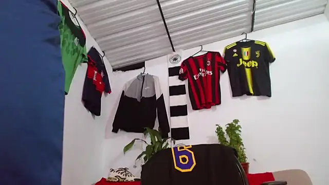 Snapshot of skinny23cm chatting on 1, 3, 2026 skinny23cm online show from 1, 3, 2026