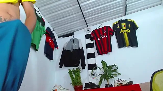 Snapshot of skinny23cm chatting on 27, 2, 2026 skinny23cm online show from 27, 2, 2026