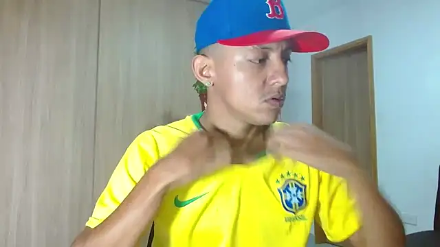 skinny23cm online show from 13, 11, 2025