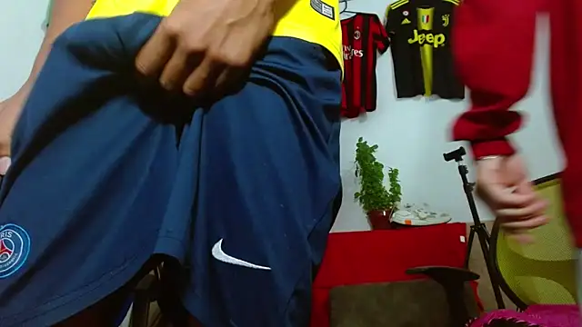 Snapshot of skinny23cm chatting on 3, 3, 2026 skinny23cm online show from 3, 3, 2026