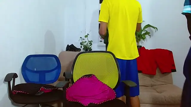 Snapshot of skinny23cm chatting on 7, 2, 2026 skinny23cm online show from 7, 2, 2026