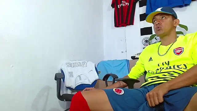 Snapshot of skinny23cm chatting on 10, 2, 2026 skinny23cm online show from 10, 2, 2026