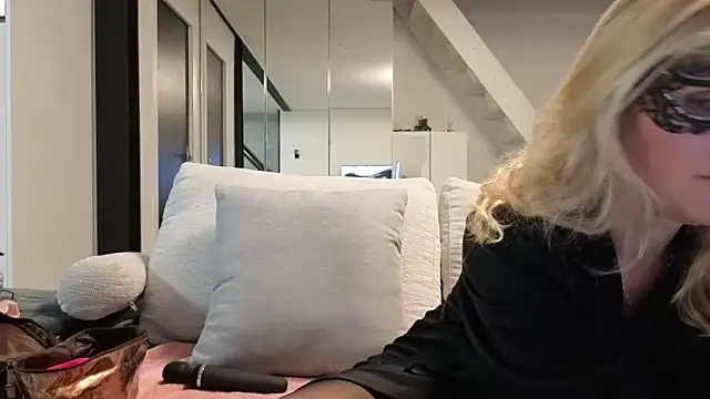 Snapshot of bellemasquer chatting on 15, 3, 2026 bellemasquer online show from 15, 3, 2026