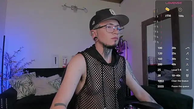 Snapshot of tyler_jones_ chatting on 27, 2, 2026 tyler jones online show from 27, 2, 2026