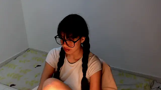 Snapshot of meganmiauu chatting on 3, 6, 2026 meganmiauu online show from 3, 6, 2026
