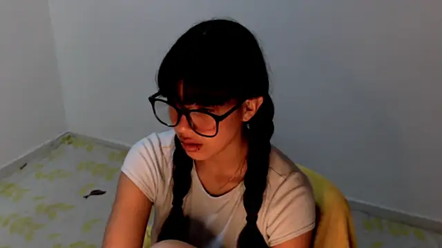 Snapshot of meganmiauu chatting on 6, 6, 2026 meganmiauu online show from 6, 6, 2026