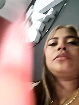 Snapshot of EmilyDuran_ chatting on 26, 10, 2025 EmilyDuran online show from 26, 10, 2025