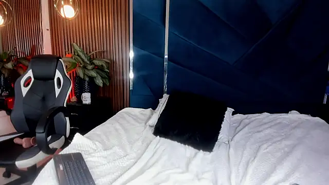 Snapshot of EmilyDuran_ chatting on 18, 9, 2025 EmilyDuran online show from 18, 9, 2025