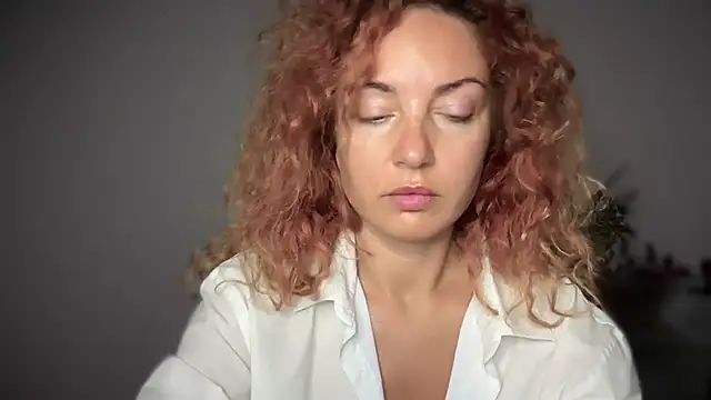 Reddgiirl online show from 7, 10, 2025