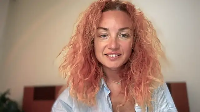 Reddgiirl online show from 4, 4, 2026