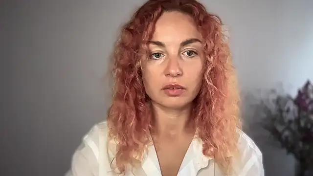 Reddgiirl online show from 21, 10, 2025