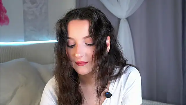 Snapshot of FalineBeacher chatting on 28, 2, 2026 FalineBeacher online show from 28, 2, 2026