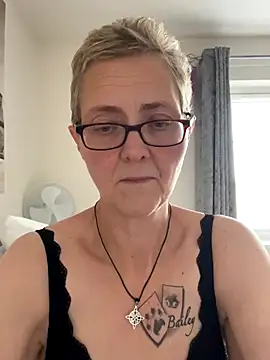 Curvy-Jinx online show from 4, 11, 2025