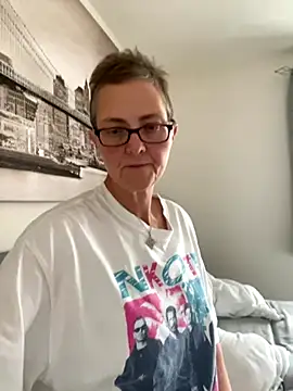 Curvy-Jinx online show from 15, 10, 2025